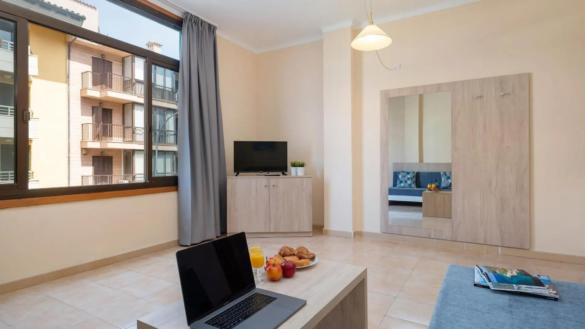 Apartamentos Carlos V Alcudia  Apartament Alcudia (Mallorca)
