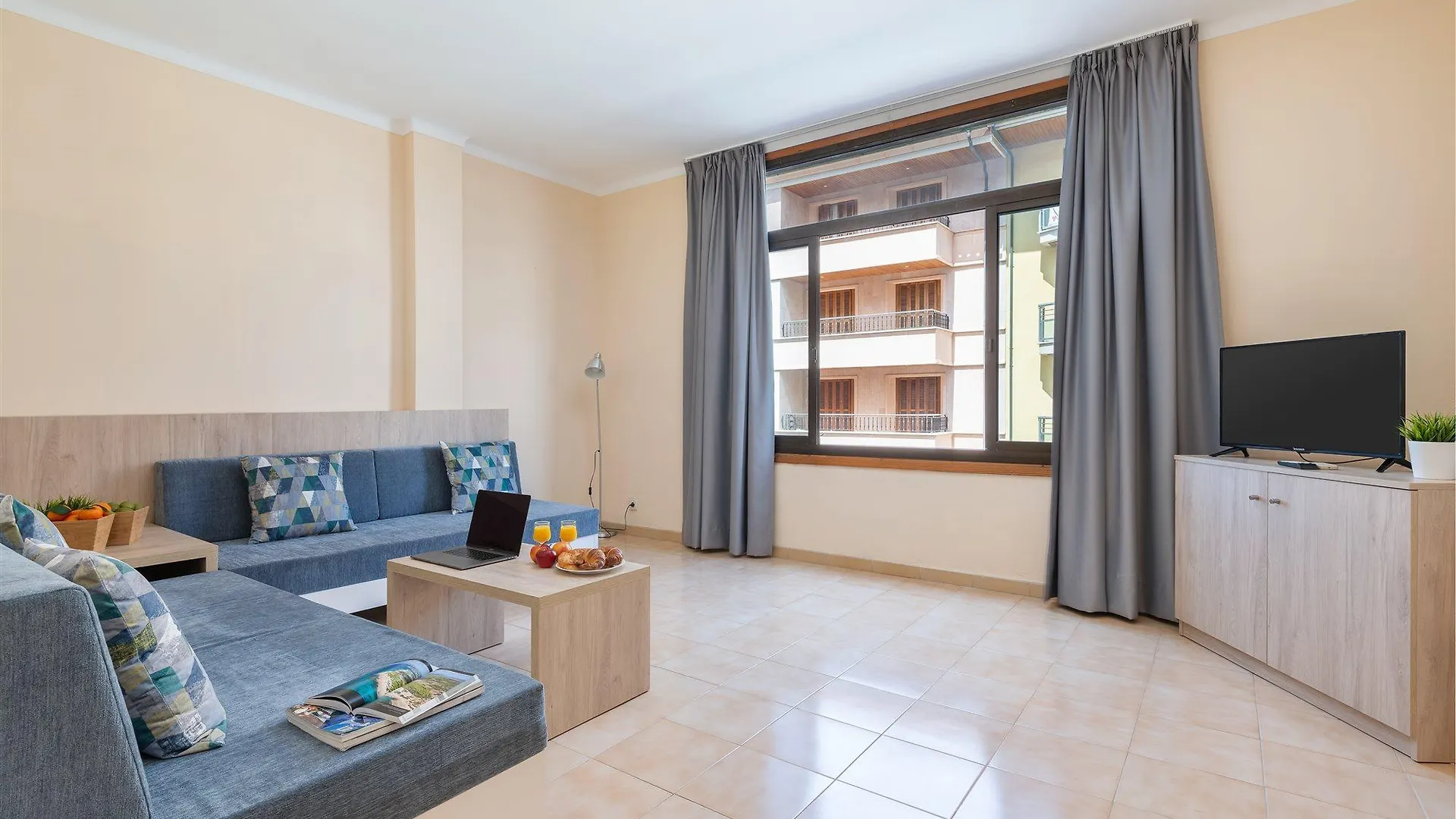 Apartamentos Carlos V Alcudia  Alcudia (Mallorca)