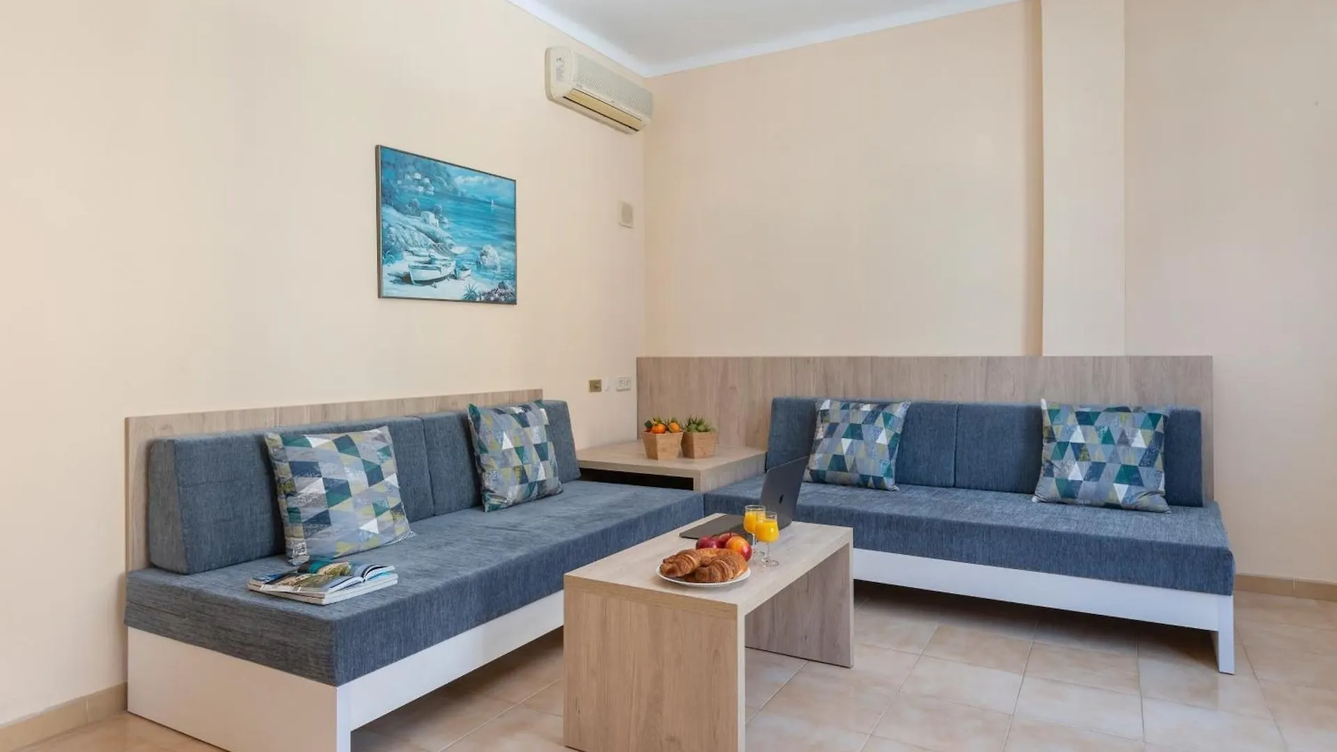 Apartamentos Carlos V Alcudia  0*, Alcudia (Mallorca)